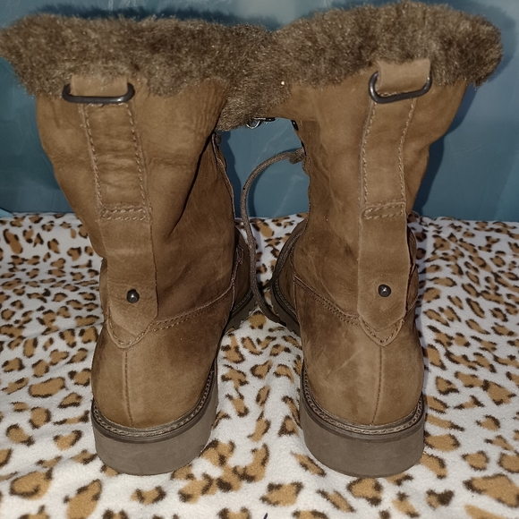 Women's Leather Rockport Boots w/Faux Fur trim and lining size 9W - Picture 3 of 9